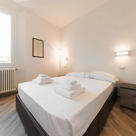 Carracci House - Free Parking - Station - Center E Fiera Apartment *