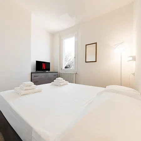 Apartamento Carracci House - Free Parking - Station - Center E Fiera *