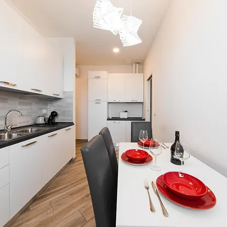 Apartamento Carracci House - Free Parking - Station - Center E Fiera *