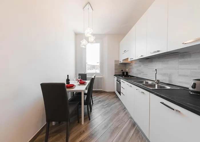 Apartamento Carracci House - Free Parking - Station - Center E Fiera Bolonha