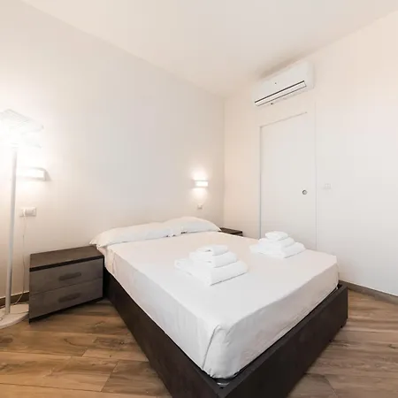 Carracci House - Free Parking - Station - Center E Fiera Apartment