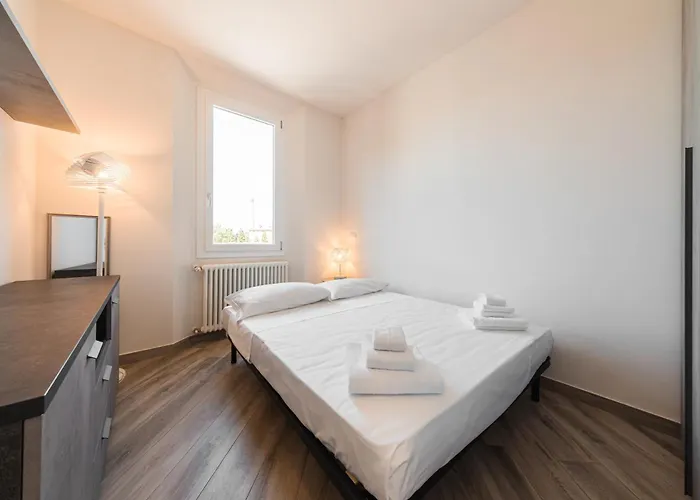 Carracci House - Free Parking - Station - Center E Fiera شقة بولونيا